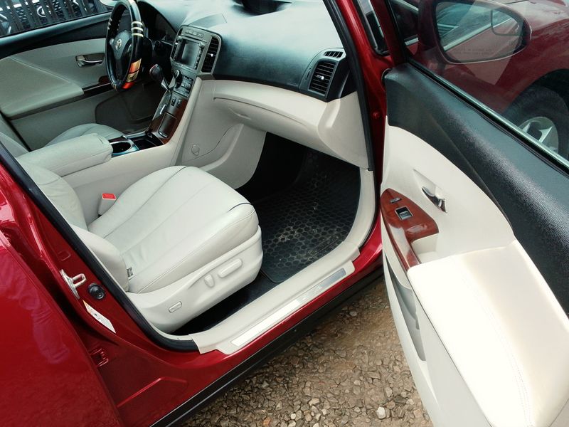 Thumbnail 3 of 2010 Toyota Venza